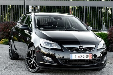 Opel Astra 1.6T 180KM Bixenon Skóra Navi Bagaznik rowerowy Alu 18